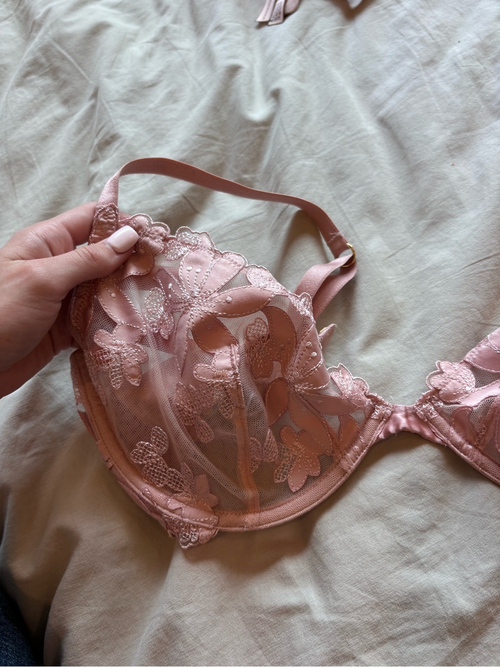 34dd Victoria’s Secret floral plunge bra